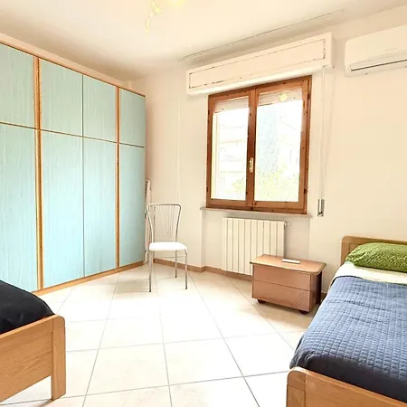 P060 - Porto Recanati, Comodo Trilocale Con Posto Auto *